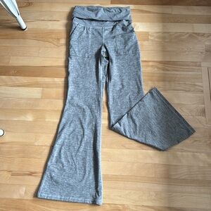 Aerie Gray Flared leggings Medium like new! High rise with pockets